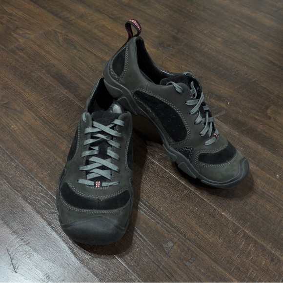 Keen Lace Front Low Top Sneaker Size 8.5 Men - Picture 1 of 10